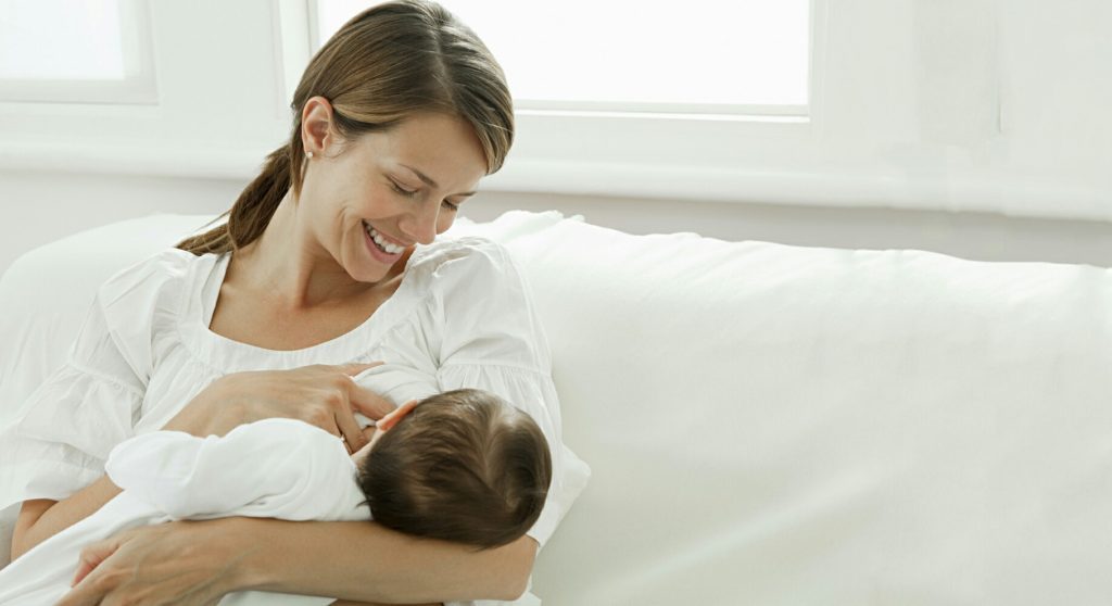 شیرخشک و شیر مادر چه تفاوتی با هم دارند؟